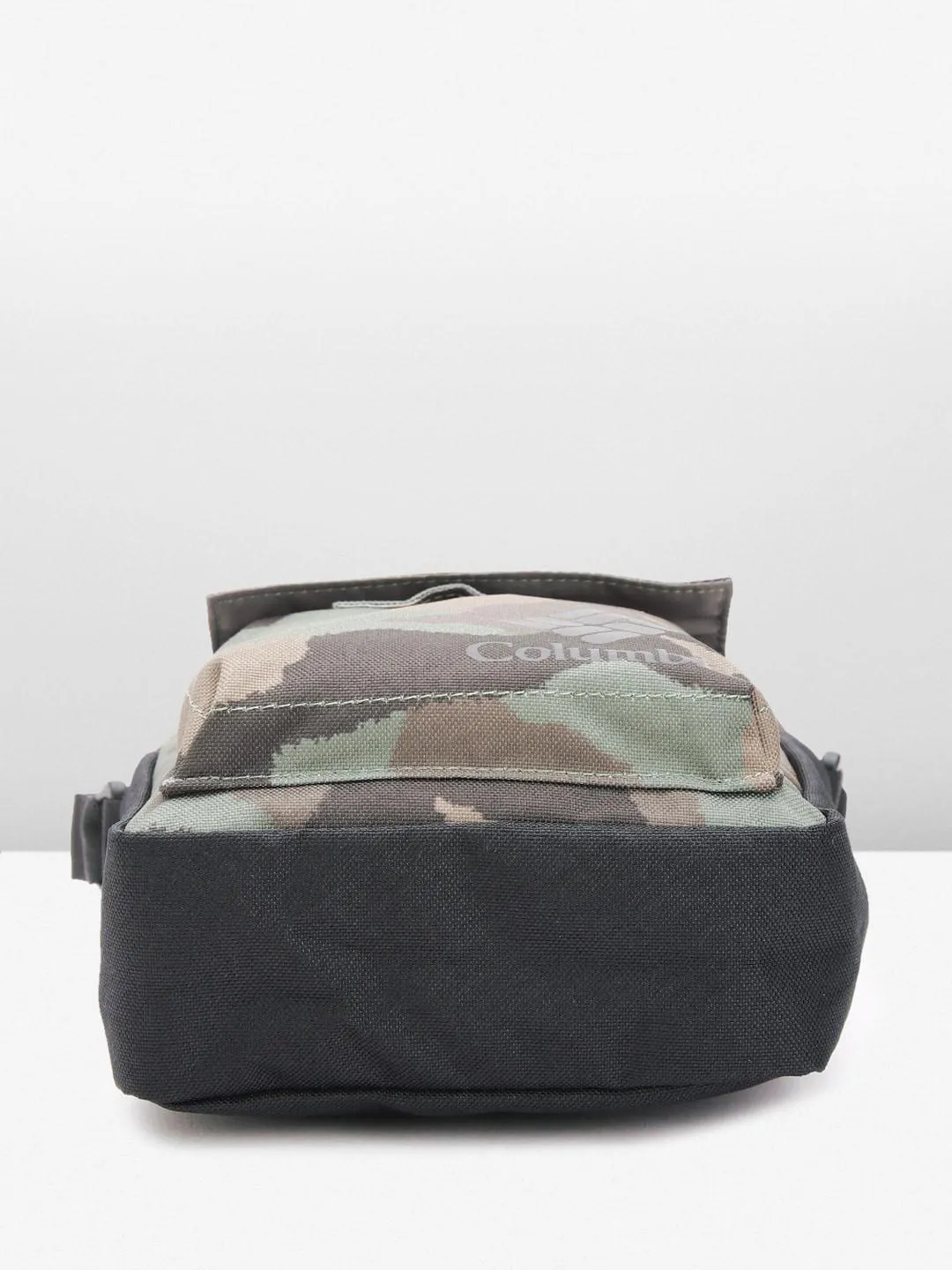 Columbia Unisex Green Zigzag Side Bag