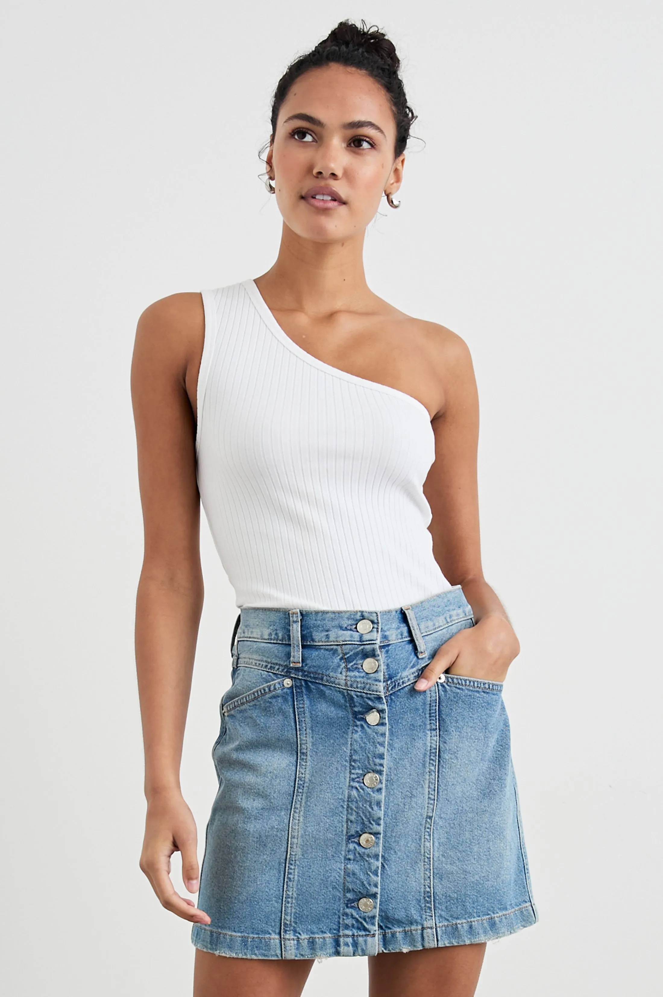 ESTI TOP - WHITE Rails