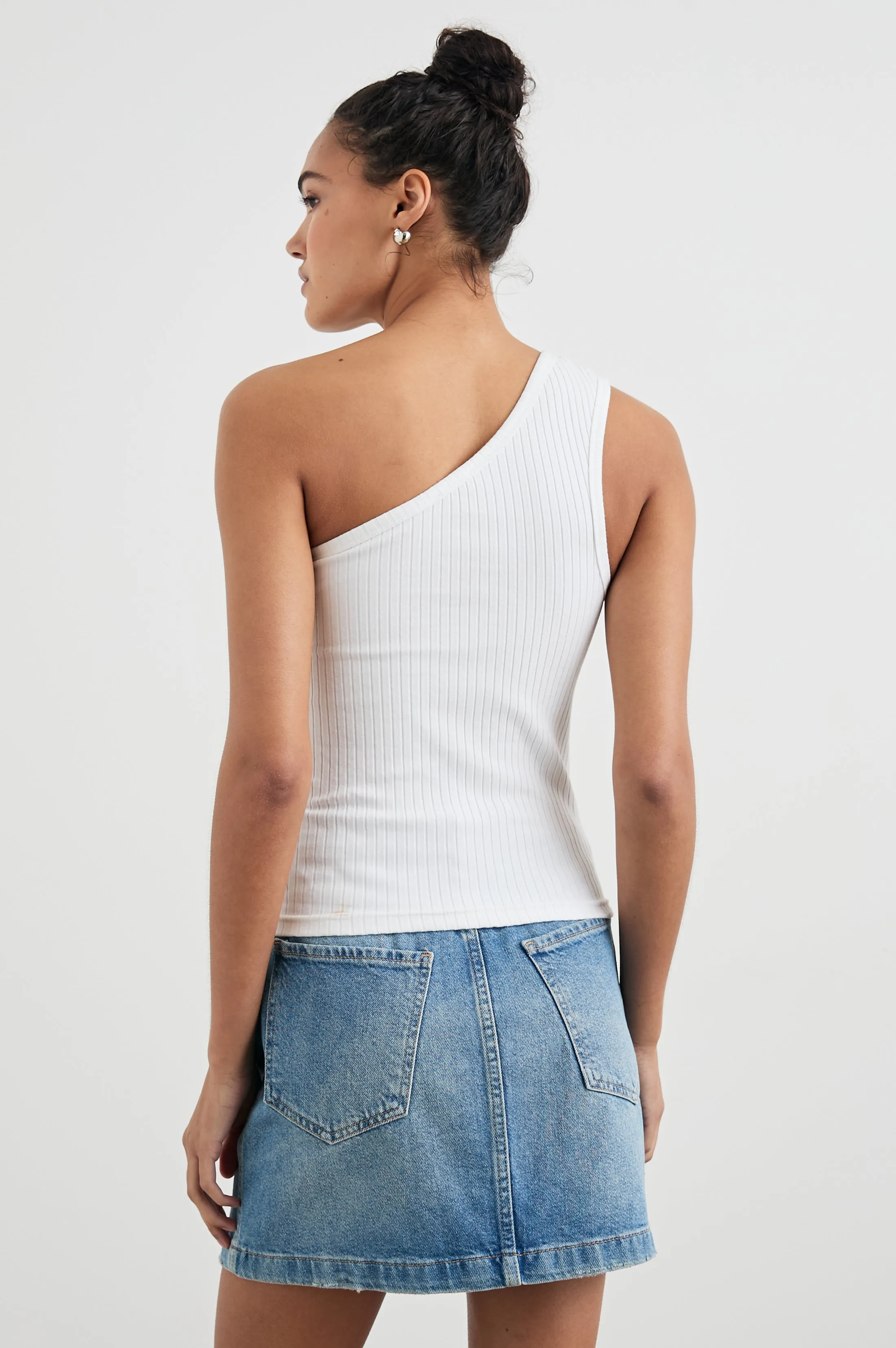 ESTI TOP - WHITE Rails
