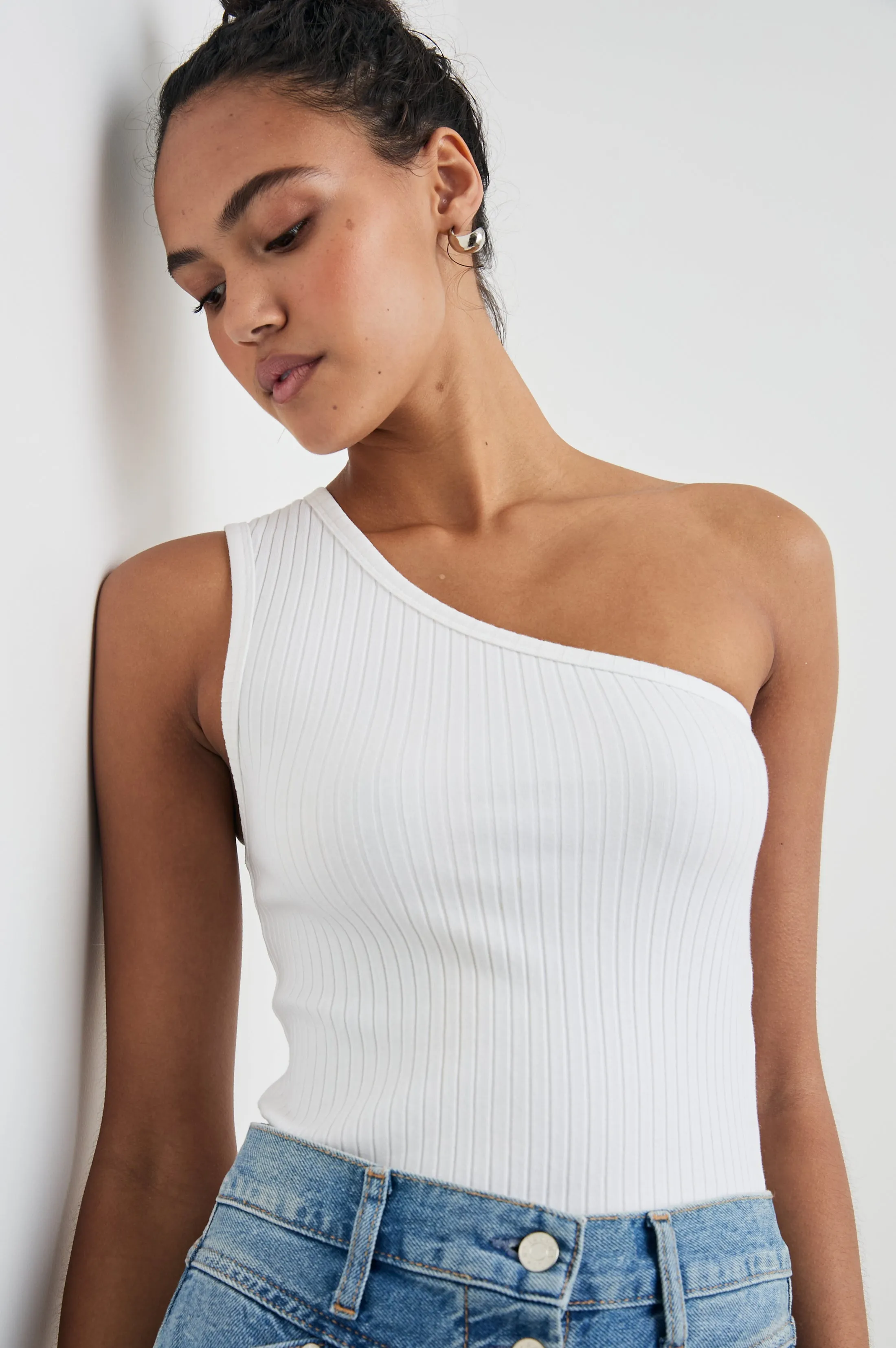 ESTI TOP - WHITE Rails