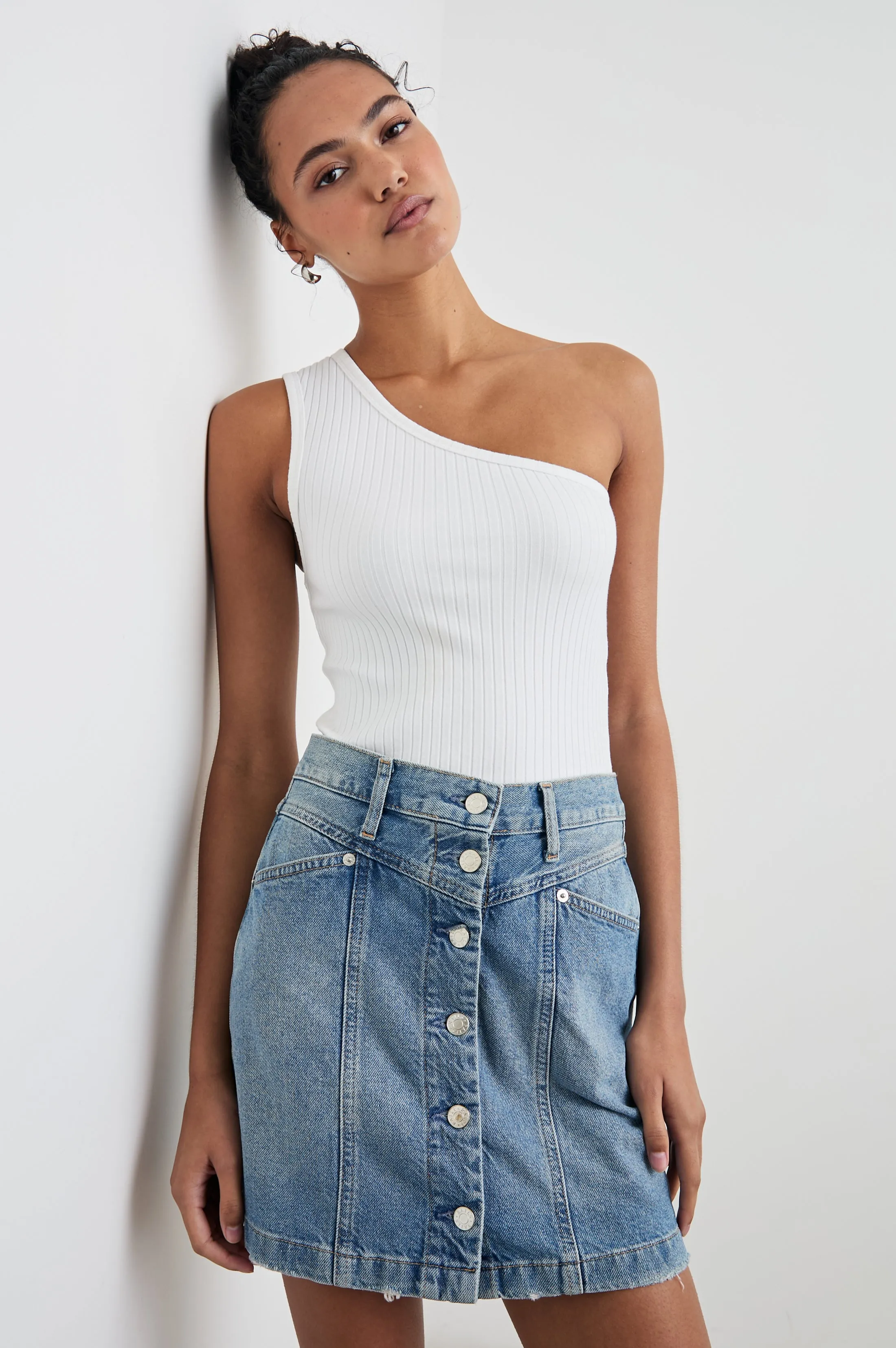 ESTI TOP - WHITE Rails