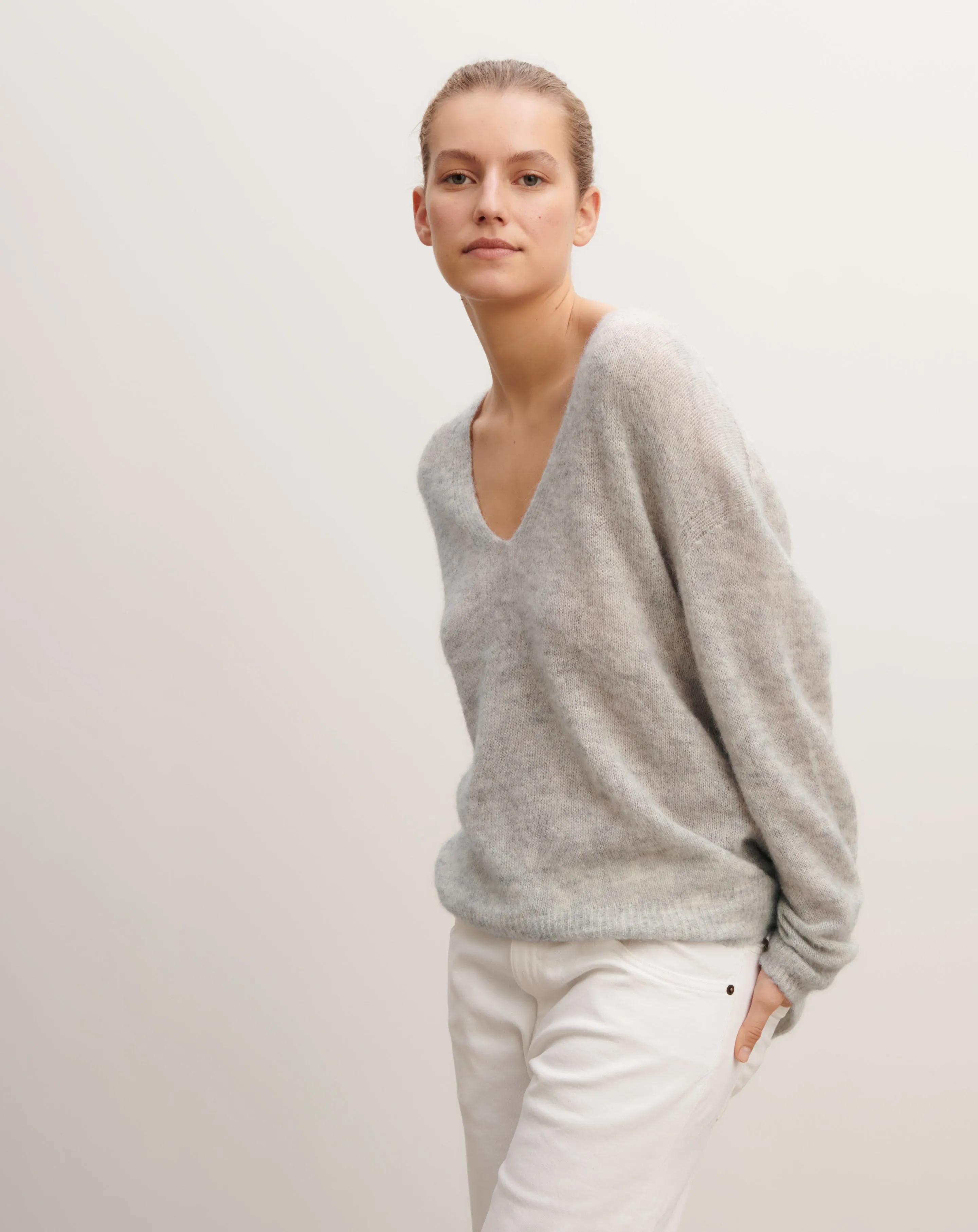 Feather-light knit V-neck Eric Bompard