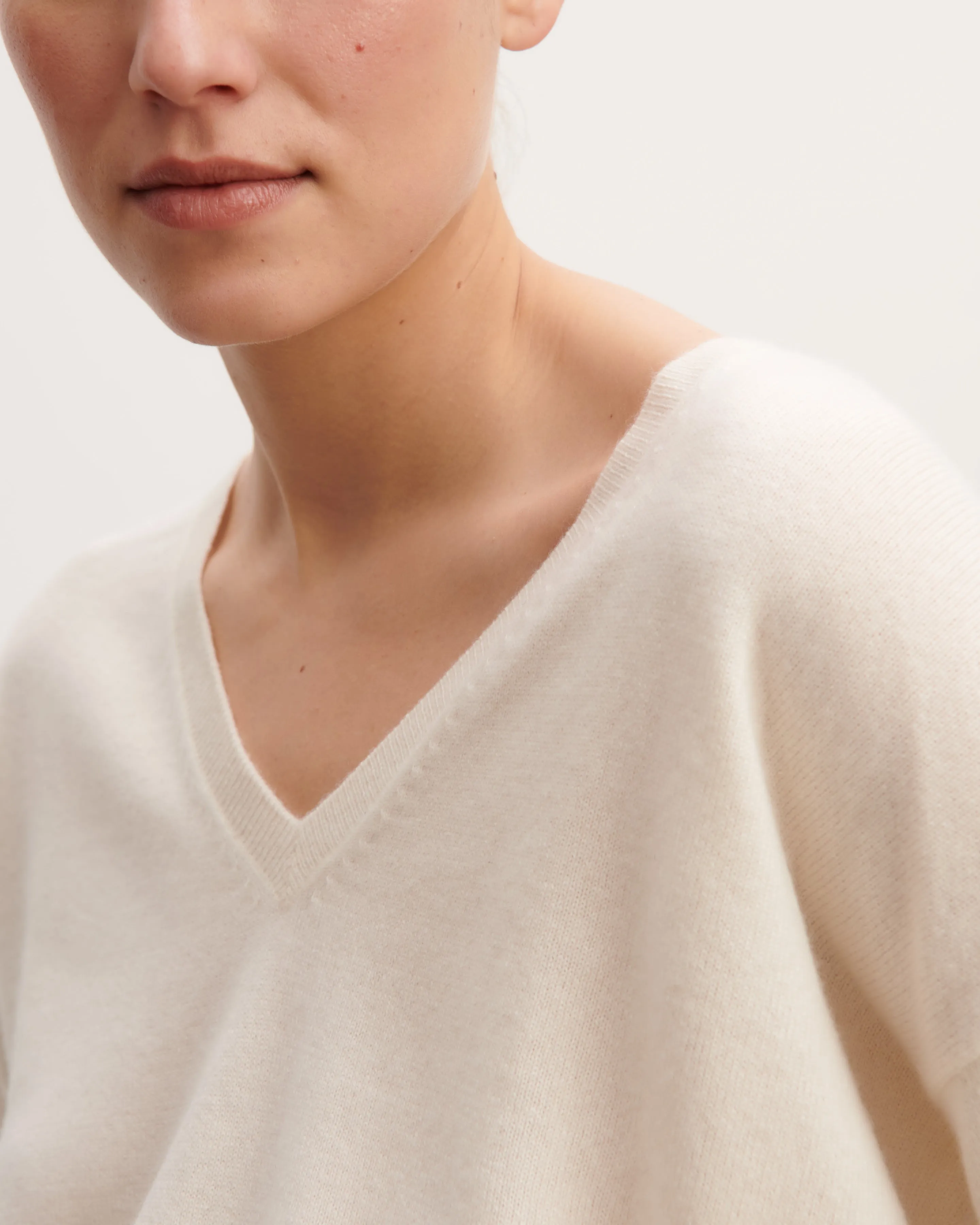 Loose V-neck pullover Eric Bompard