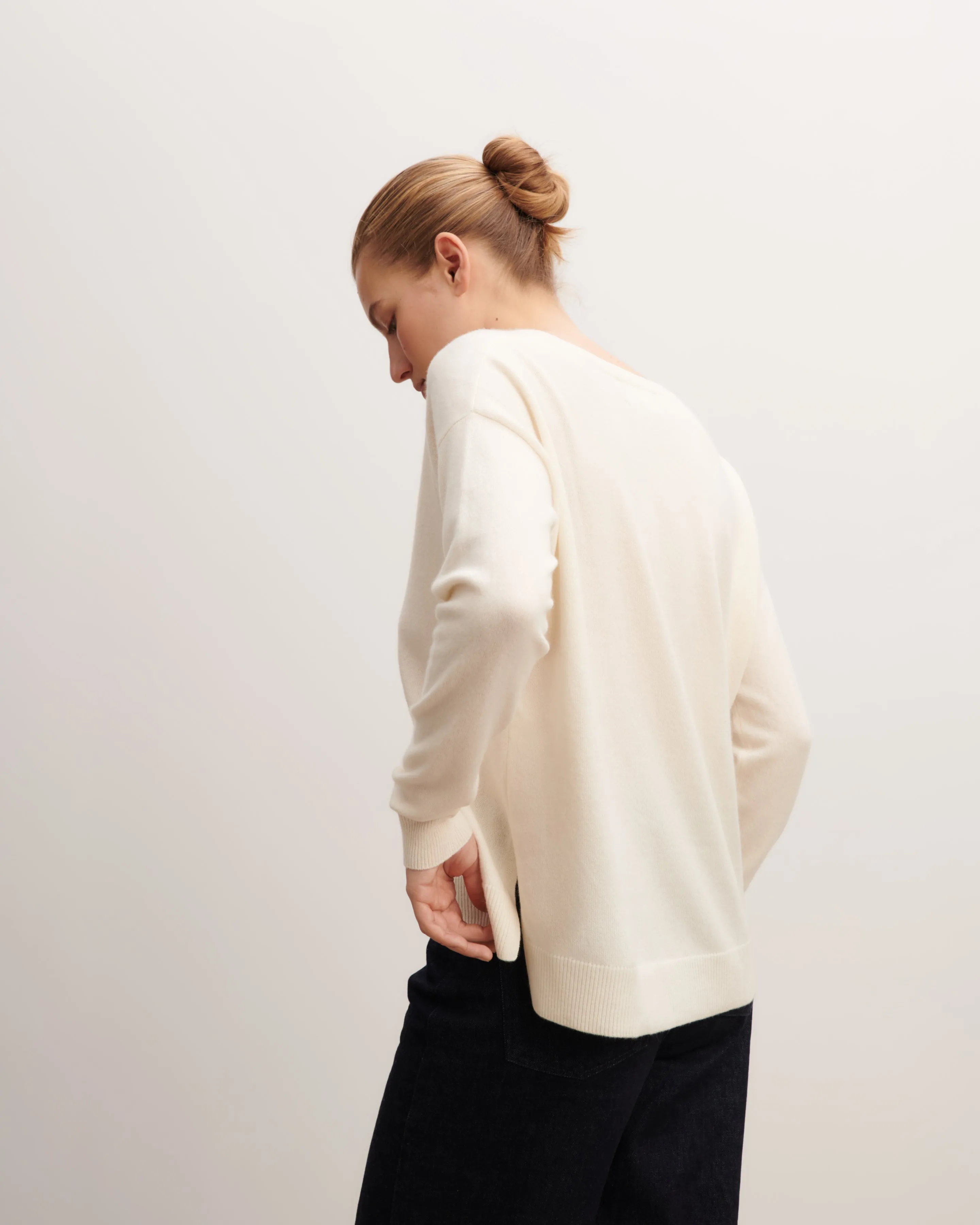 Loose V-neck pullover Eric Bompard