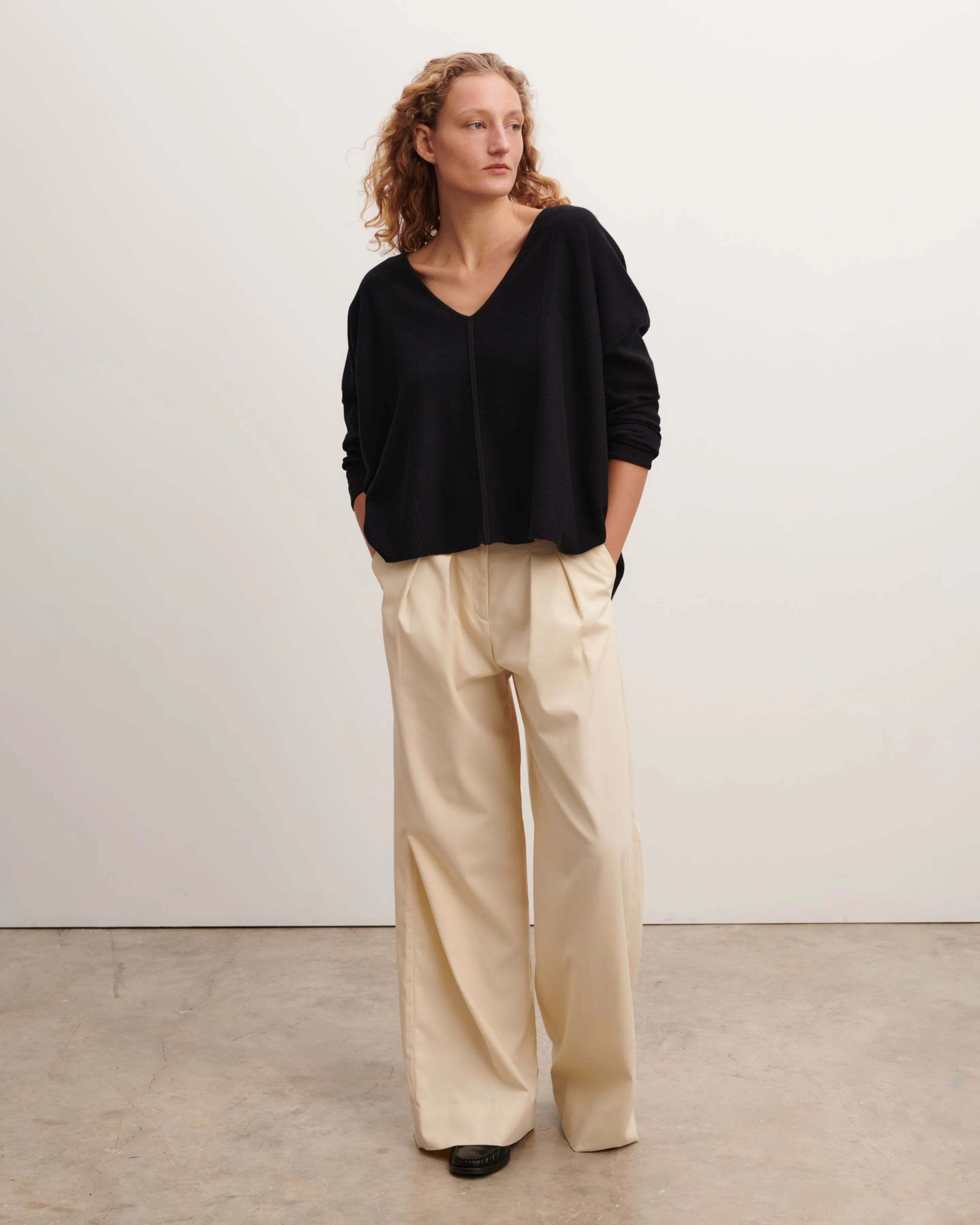 Minimalist V-neck pullover Eric Bompard