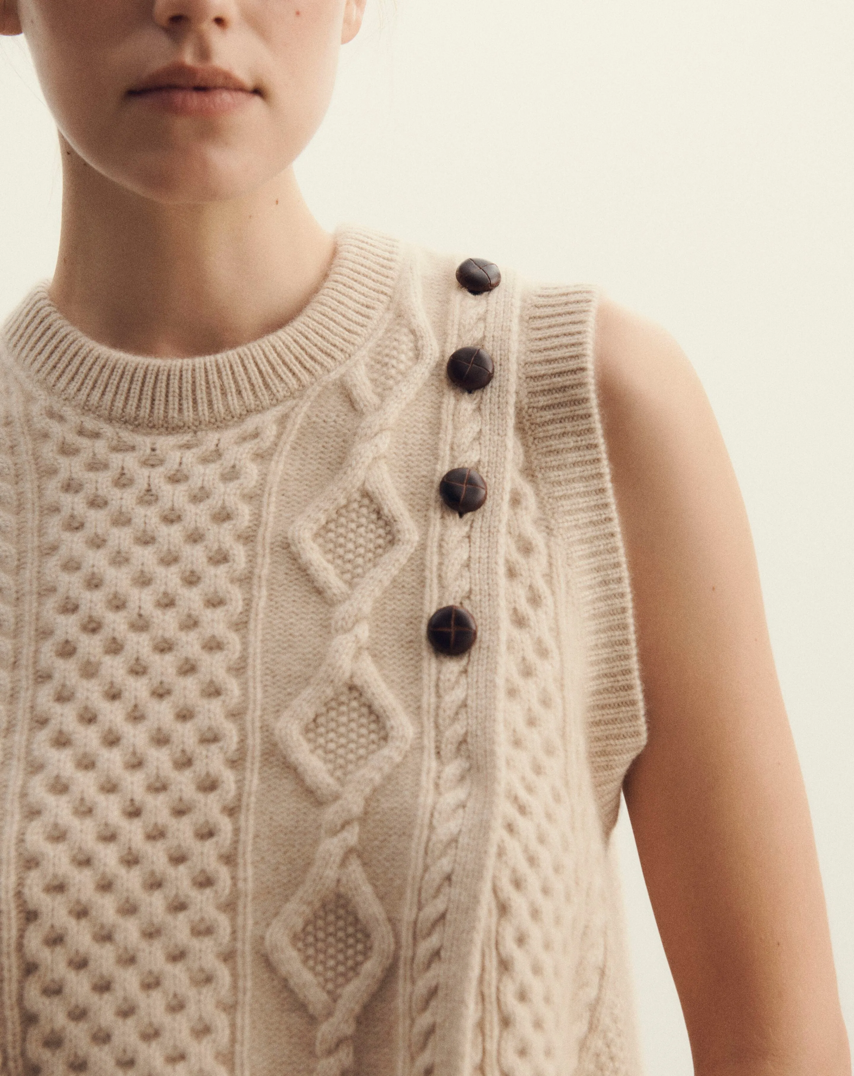 Sleeveless round neck pullover Eric Bompard