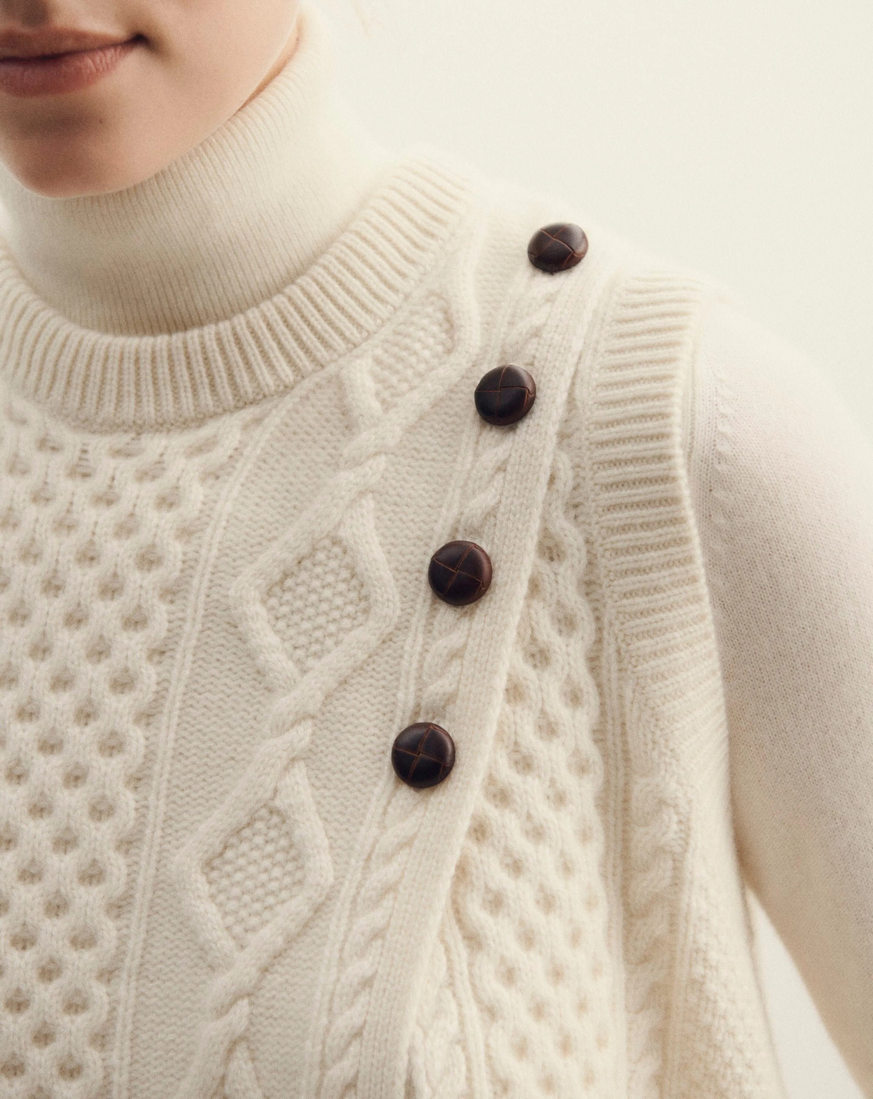 Sleeveless round neck pullover Eric Bompard