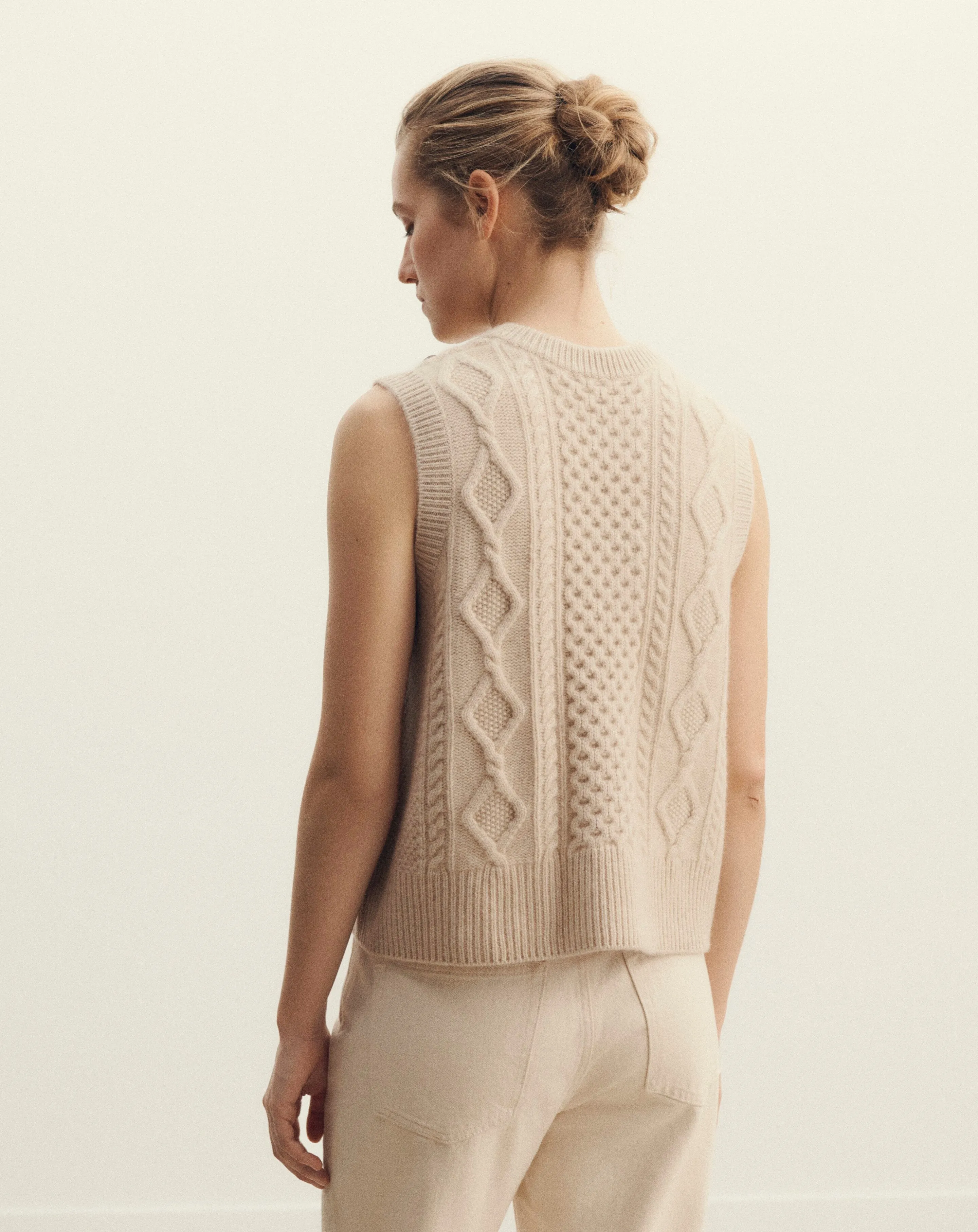 Sleeveless round neck pullover Eric Bompard