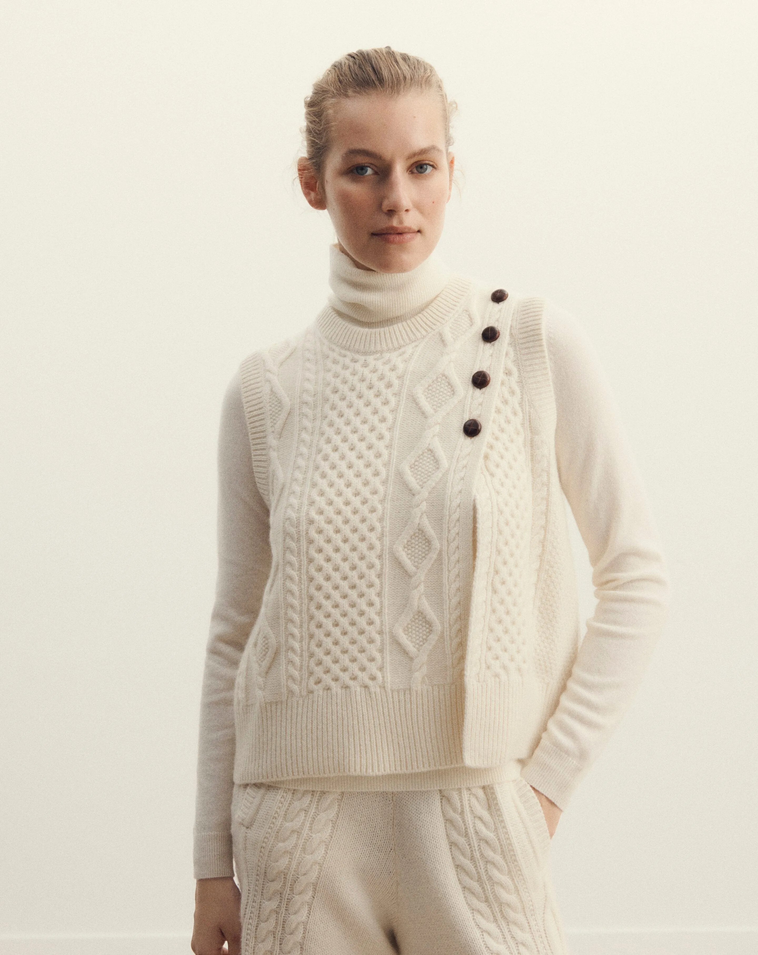 Sleeveless round neck pullover Eric Bompard