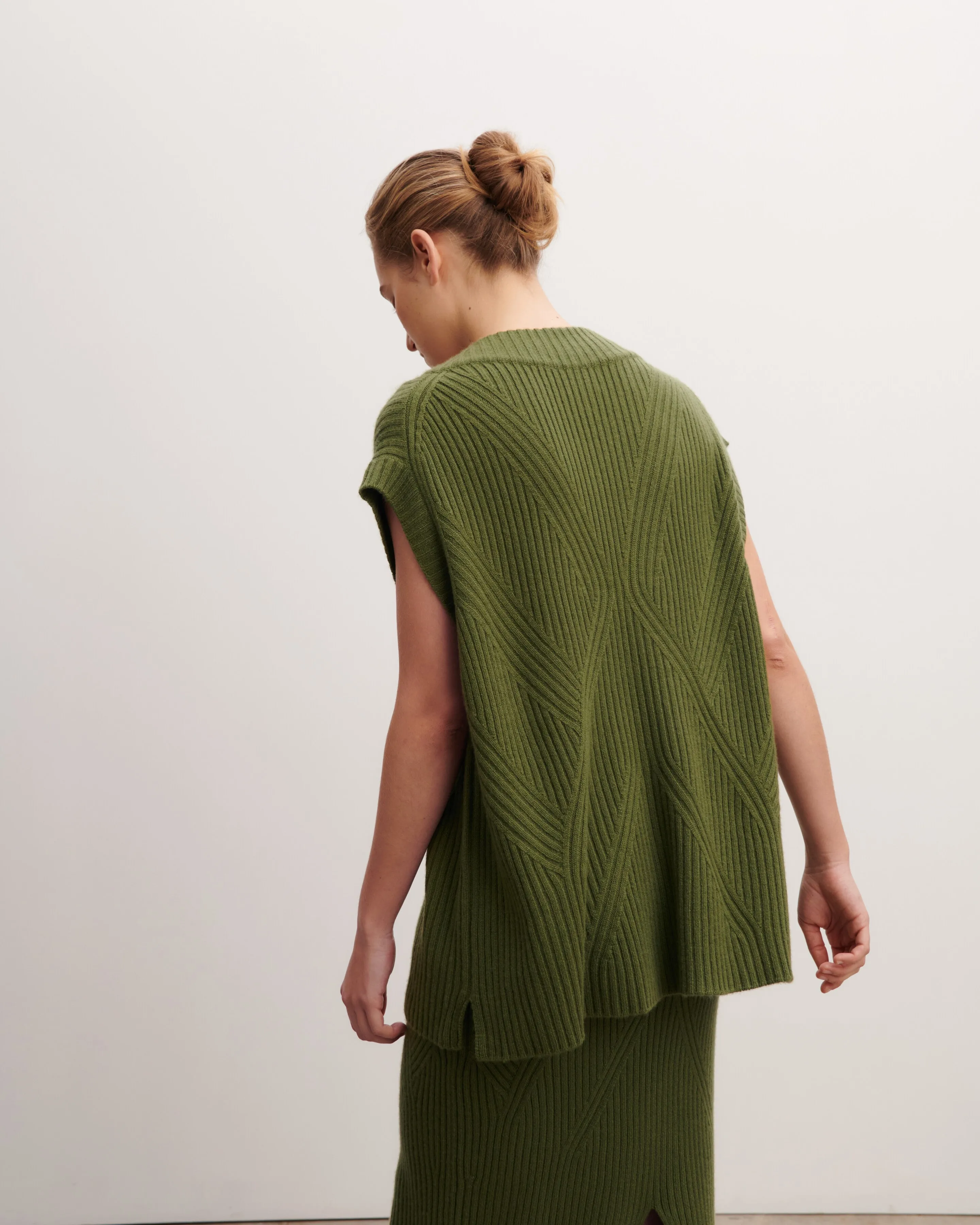 Sleeveless V-neck pullover Eric Bompard