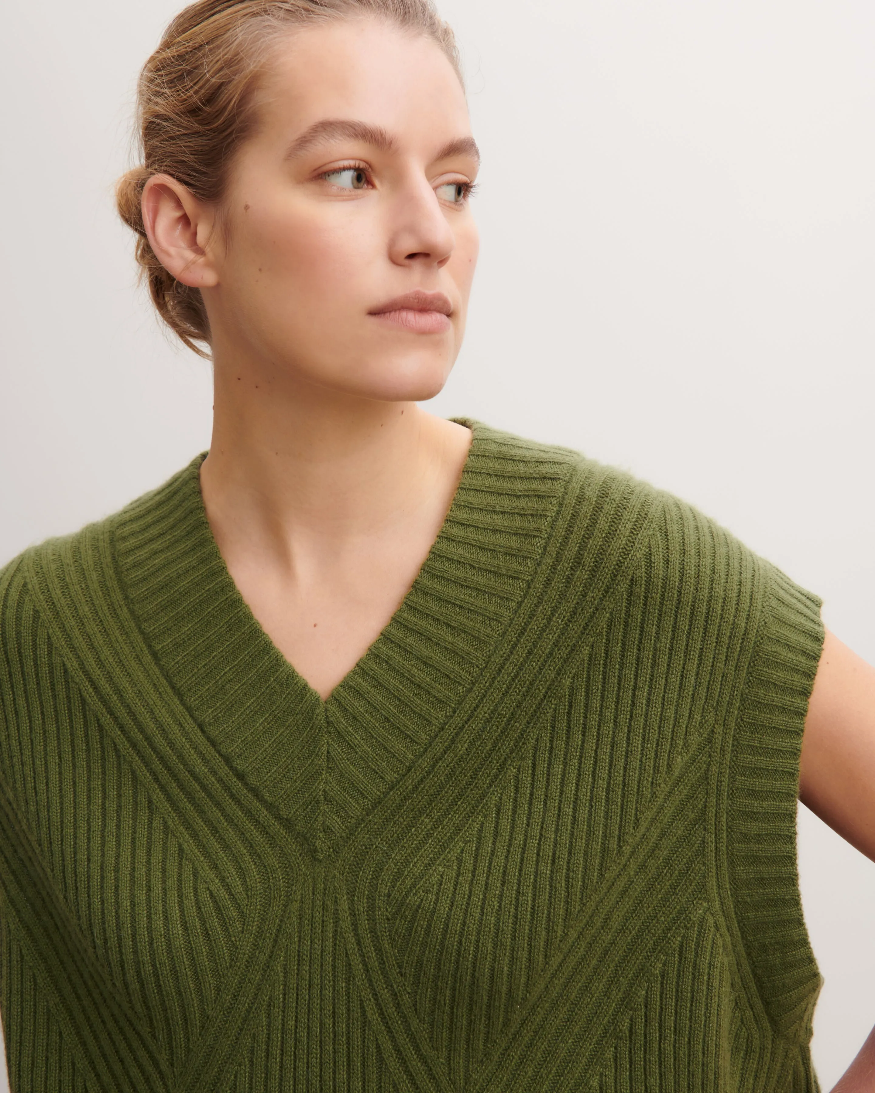 Sleeveless V-neck pullover Eric Bompard