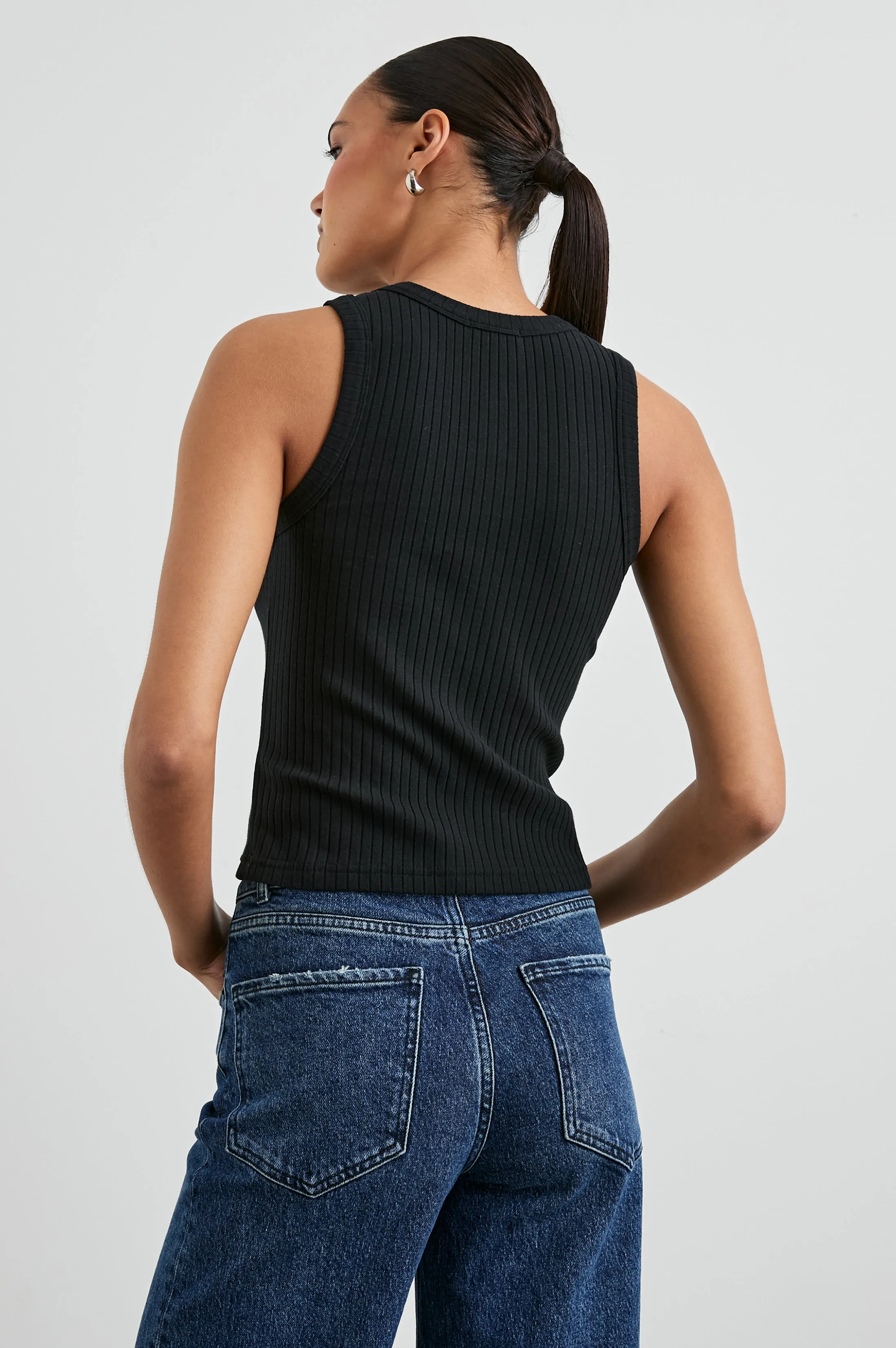 THE RACER TANK - TRUE BLACK Rails