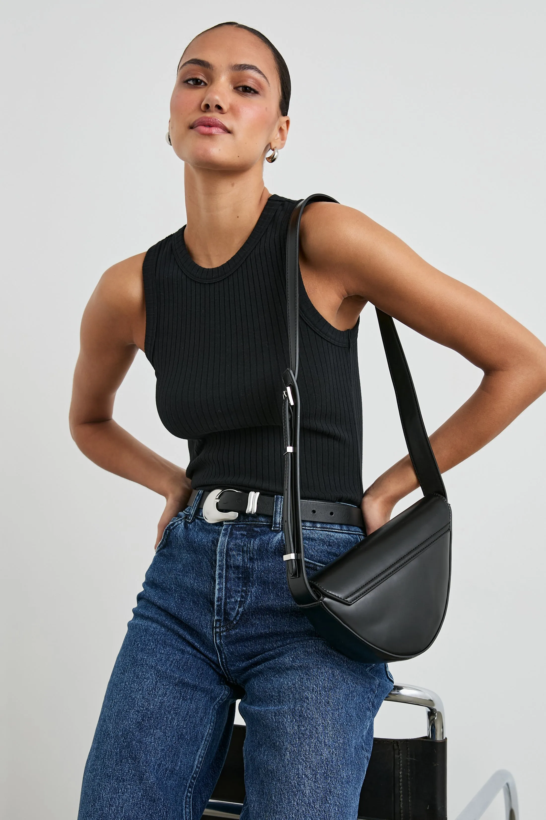 THE RACER TANK - TRUE BLACK Rails